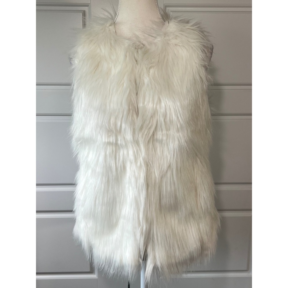 Charlotte Russe Faux‎ Fur Vest Sleeveless Winter Party Elegant White S